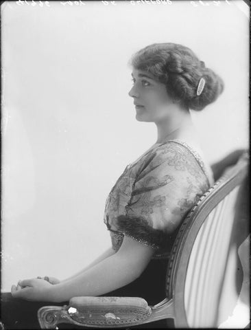 Eva Carrington (Evelyn Victoria Anne, Lady de Clifford (née Chandler, later Mrs Tate)) NPG x80108