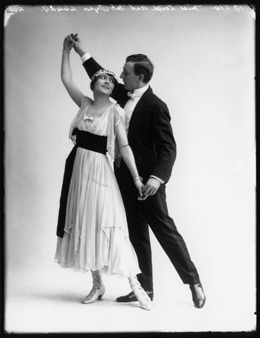 Dorma Leigh (née Dorothy Mabel Woodley) and Jan Oyra in 'Tina' NPG x102603