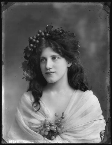 Sybil Edith Muriel Rose (née Neumann), Lady Grimston of Westbury NPG x103517