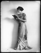 Valli Valli (née Valli Knust) NPG x101934