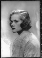 Daphne Du Maurier NPG x30293