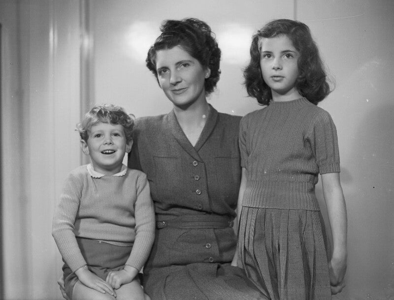 Marilyn kearley whitson; sheila isabel kearley (née murray), viscountess devonport; terence kearley, 3rd viscount devonport npg x78502