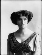 Olive Crofton (née Schneider), Lady Smith-Dorrien NPG x33131