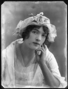 Laura Cowie NPG x102018