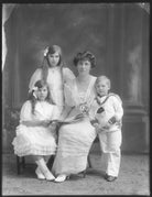 Renée Williams-Bulkeley; Dorina Parsons; Lady Dorina Neave; Sir Arundell Neave, 6th Bt NPG x78746