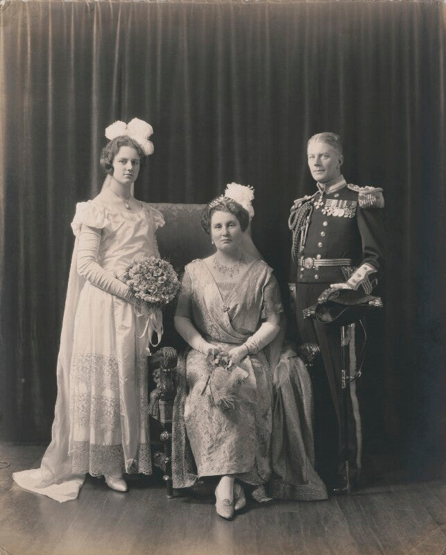 Captain king; mrs king and daughter npg x199634