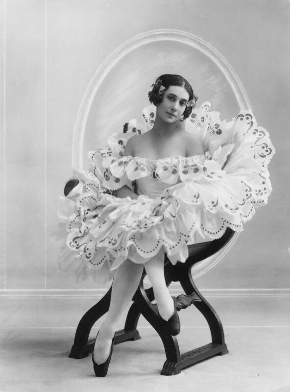 Tamara karsavina as columbine in 'carnaval' npg x16764
