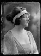 Gwladys Ethel Gwendolen Eugénie (née Sutherst), Marchioness Townshend (later le Stange) NPG x158474