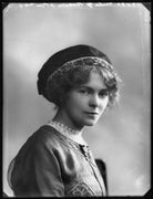 Gertrude Robins NPG x103364