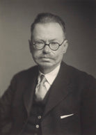 (Vere) Gordon Childe NPG x166533