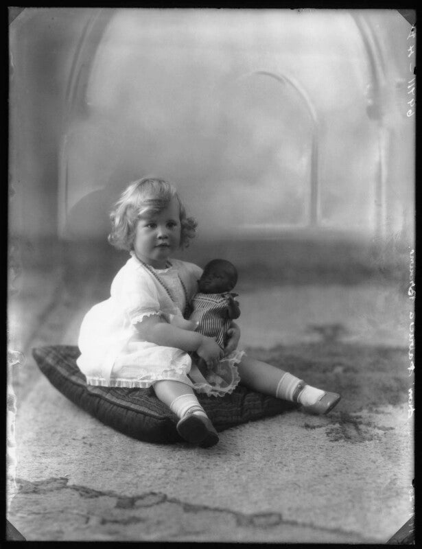 Hon. patricia helen cayzer (née browne) npg x124217