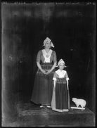Eva Moore with her daughter Jill Esmond NPG x102199
