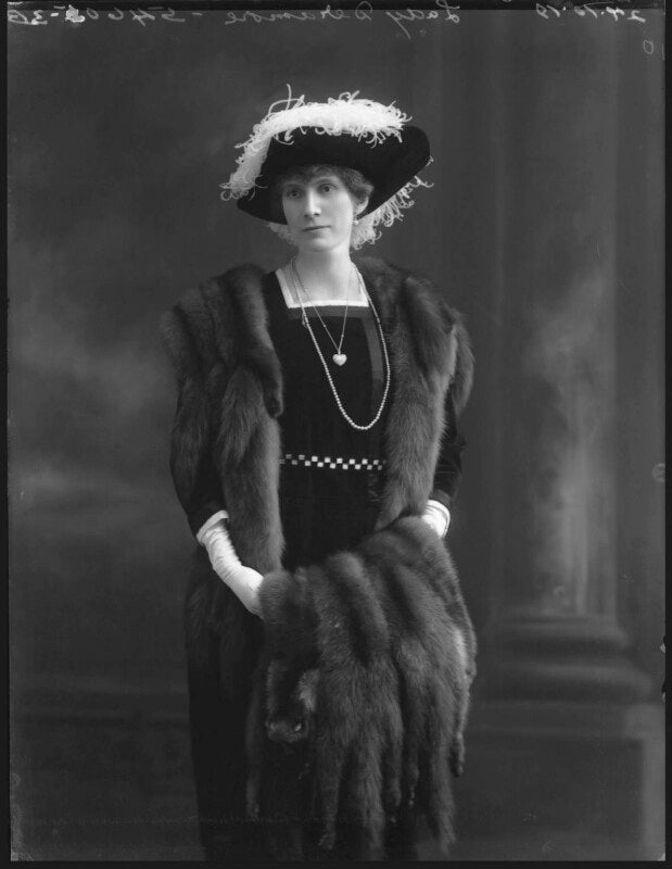 (blanche) violet de yarburgh bateson (née saltmarshe), lady deramore npg x33099