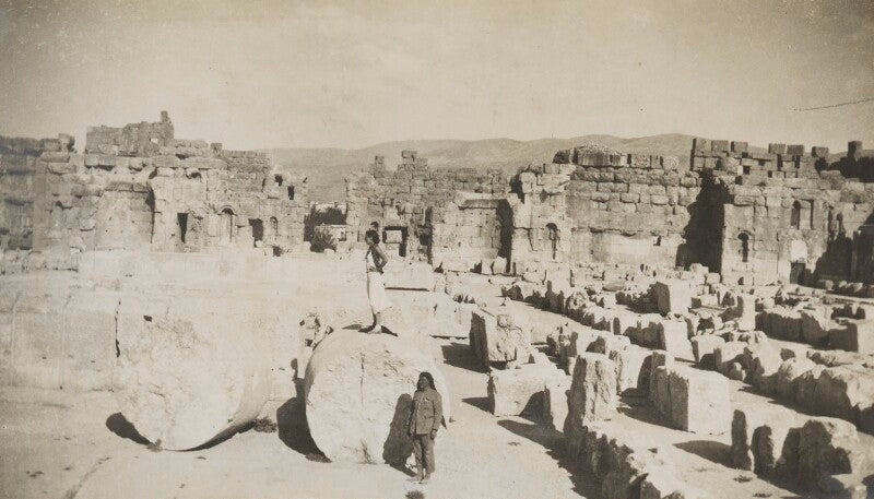 Comtesse phyllis de janzé (née boyd); unknown man, probably a guide npg ax183223