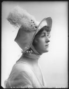 Shirley Kellogg (Mrs Albert de Courville) NPG x101787