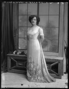 Lilian Mabel Alice ('Mabs') (née Roussel), Lady Richmond Brown NPG x34934