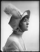 Shirley Kellogg (Mrs Albert de Courville) NPG x101787