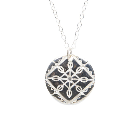 Lace solid design sterling silver necklace.