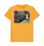 Mustard Emmeline Pankhurst addressing a crowd in Trafalgar Square Unisex t-shirt